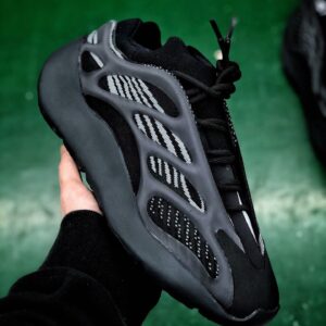 ADIDAS YEEZY BOOST 700