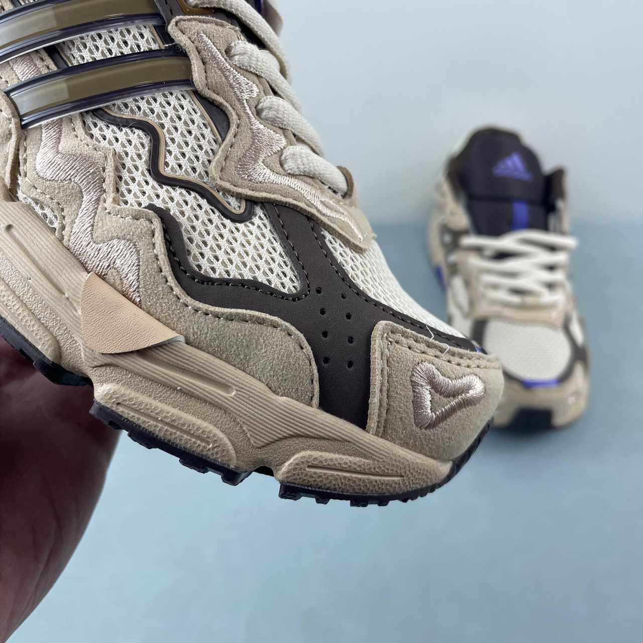 ADIDAS BUD BUNNY - Imagen 5